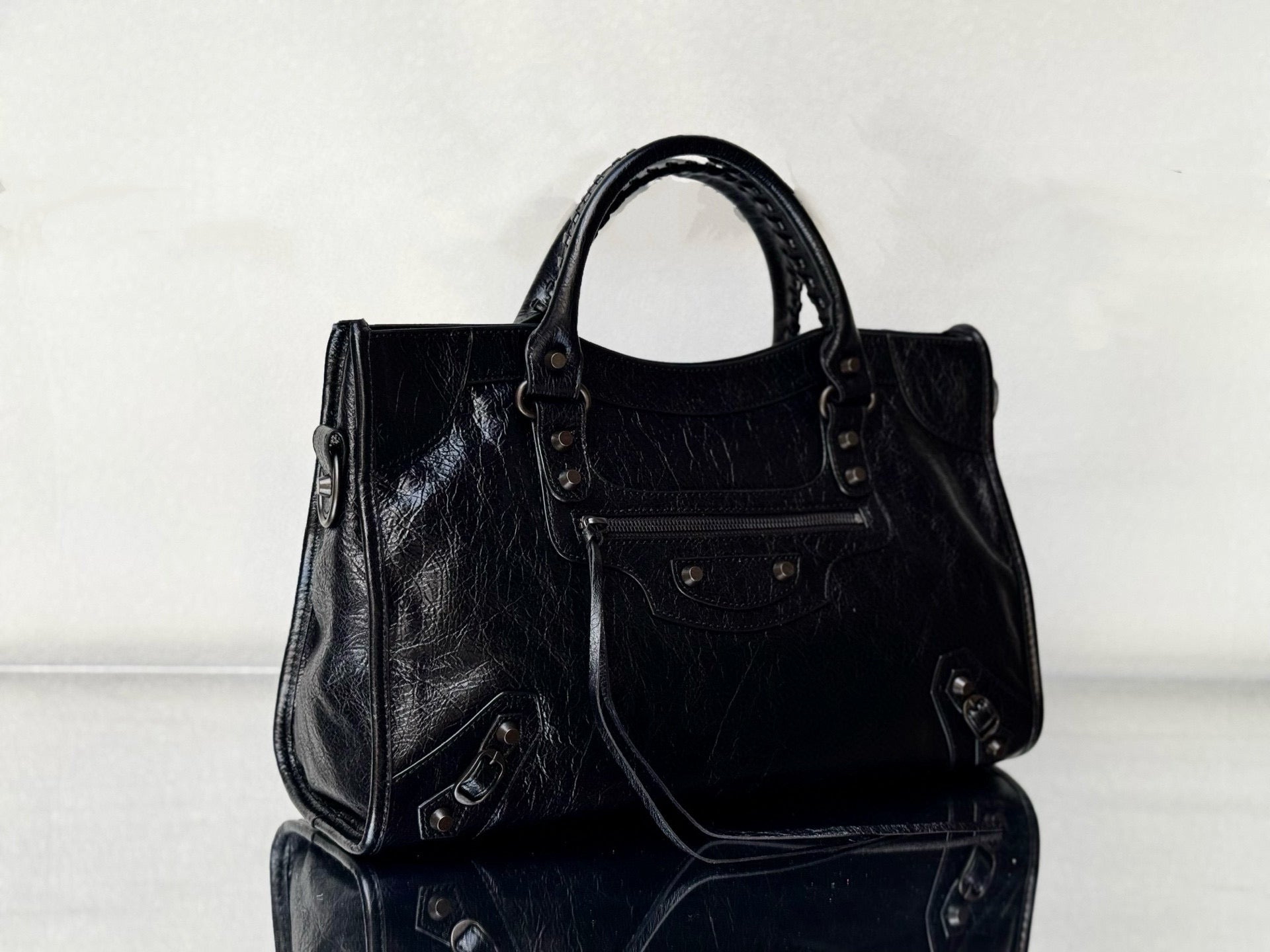 SMALL 30 LE CITY BAG IN BLACK LEATHER
