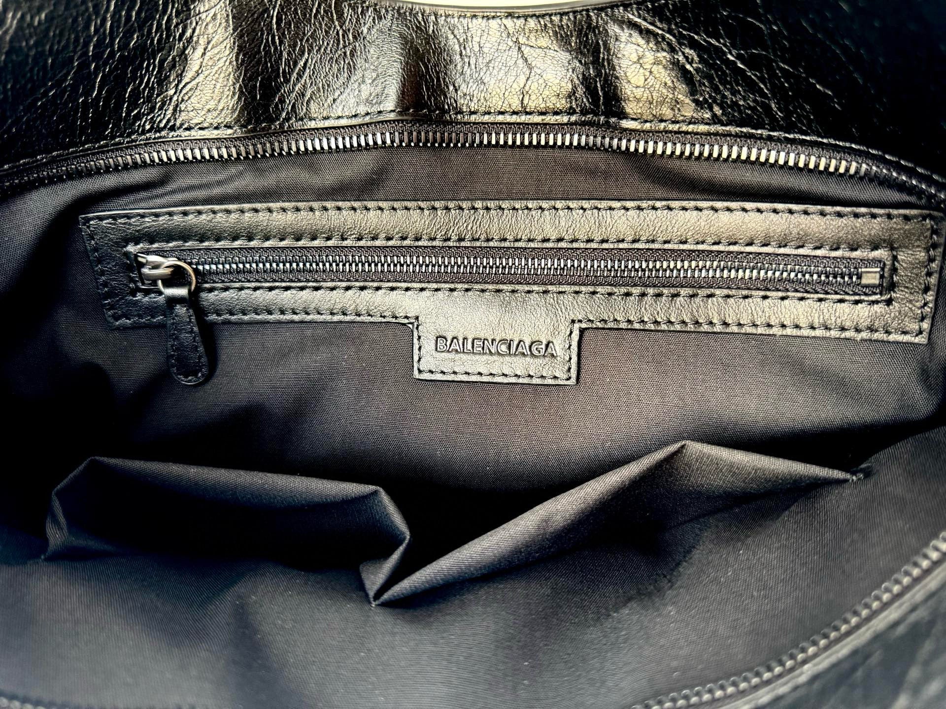 SMALL 30 LE CITY BAG IN BLACK LEATHER