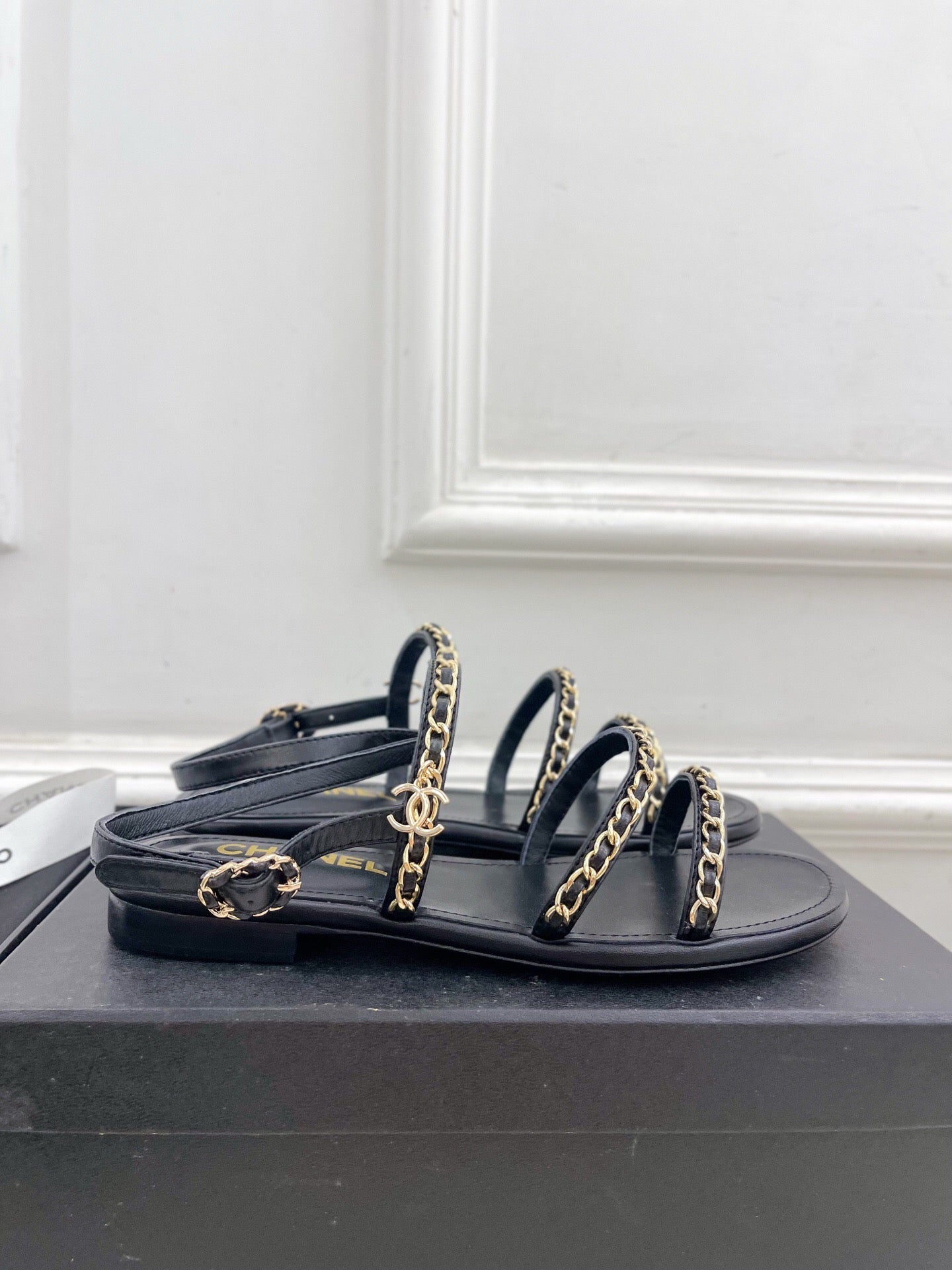 CC MESH FLAT SANDALS IN BLACK LAMBSKIN