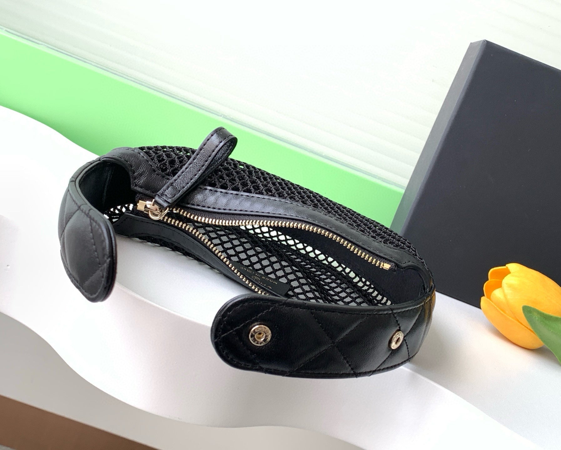 CC 25S POUCH IN BLACK LAMBSKIN WITH MESH GOLD HARDWARE