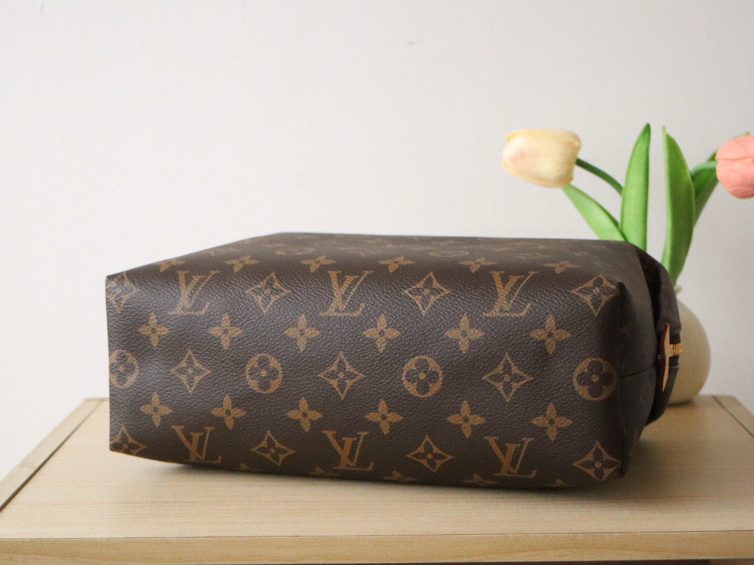 COSMETIC POUCH GM MONOGRAM 27 CM IN MONOGRAM CALFSKIN