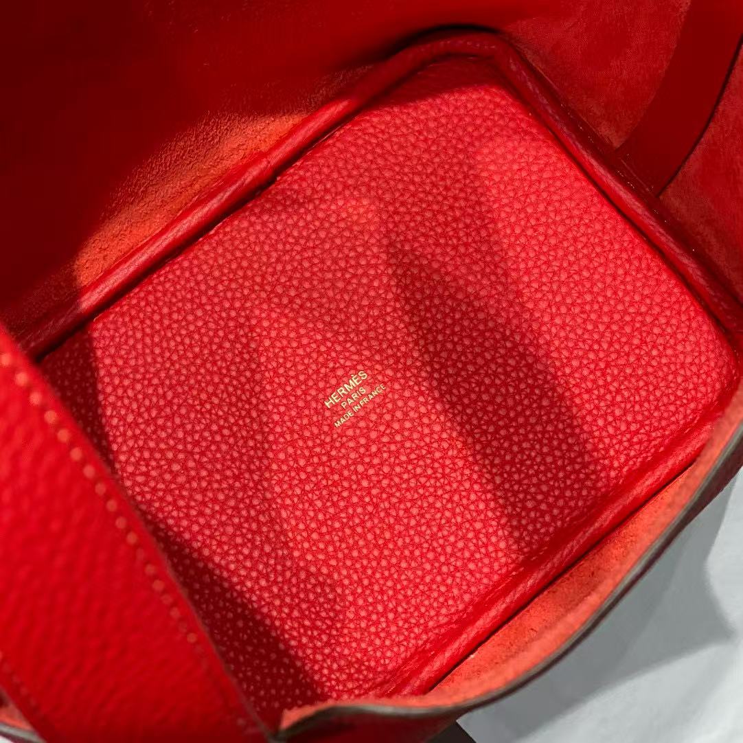 HM PICOTIN LOCK 18 RED CALFSKIN