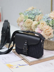 MEDIUM SADDLE MESSENGER BAG IN BLACK OBLIQUE JACQUARD AND BLACK GRAINED CALFSKIN