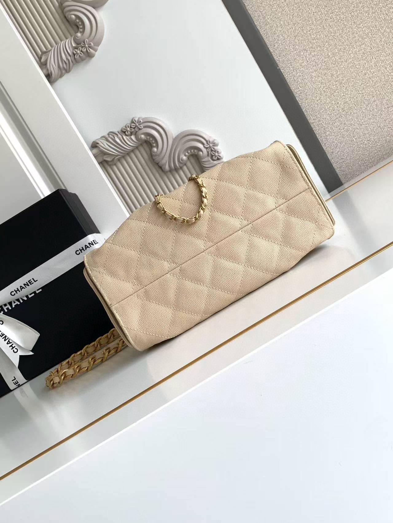 CC 25 MINI HANDBAG 22CM IN BEIGE GRAINED CALFSKIN GOLD HARDWARE