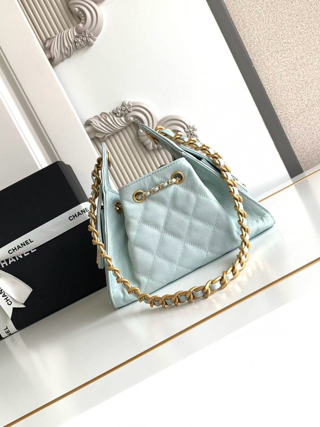 CC 25 MINI HANDBAG 22CM IN BABY BLUE GRAINED CALFSKIN GOLD HARDWARE