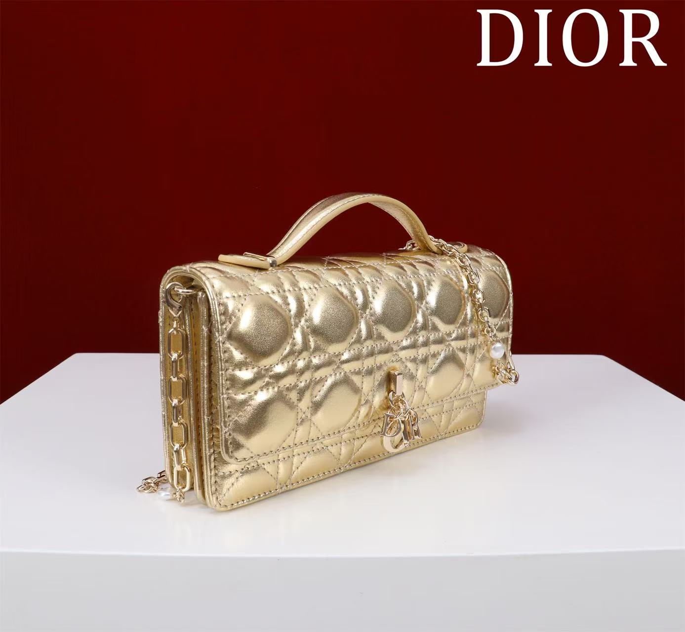 CD BAG 21 IN GOLD CALFSKIN WITH GOLD HARDWARE