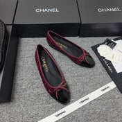 CHANEL 26S BALLET FLATS IN BLACK & BURGUNDY PATENT LEATHER