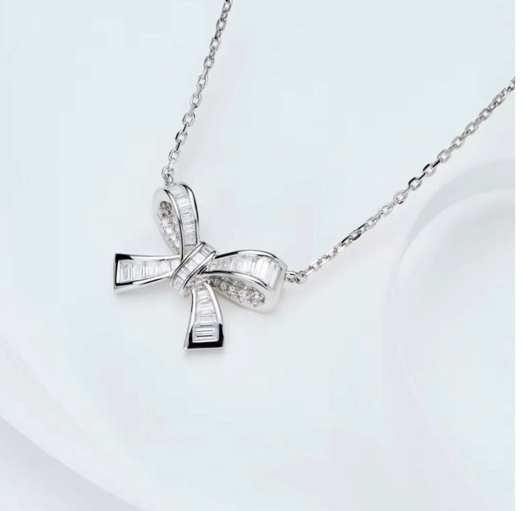 GRA SILVER DIAMOND NECKLACE