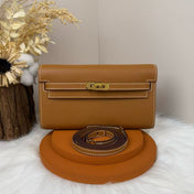 HM KELLY CLASSIQUE TO GO WALLET 20 IN BROWN CALFSKIN GOLD HARDWARE