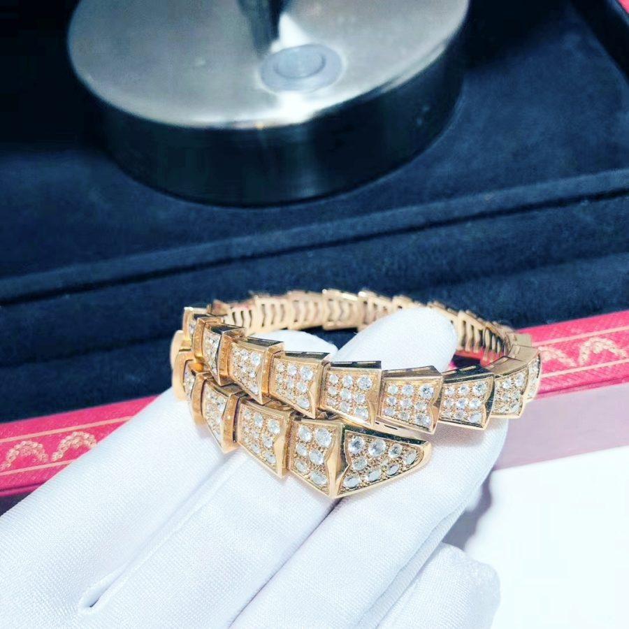 bulgari-serpenti-viper-one-coil-bracelet-in-18-kt-rose-gold-set-with-full-pave-diamonds-2-900x900_5f0b9142-694c-4226-8701-56eb6199aeef.jpg