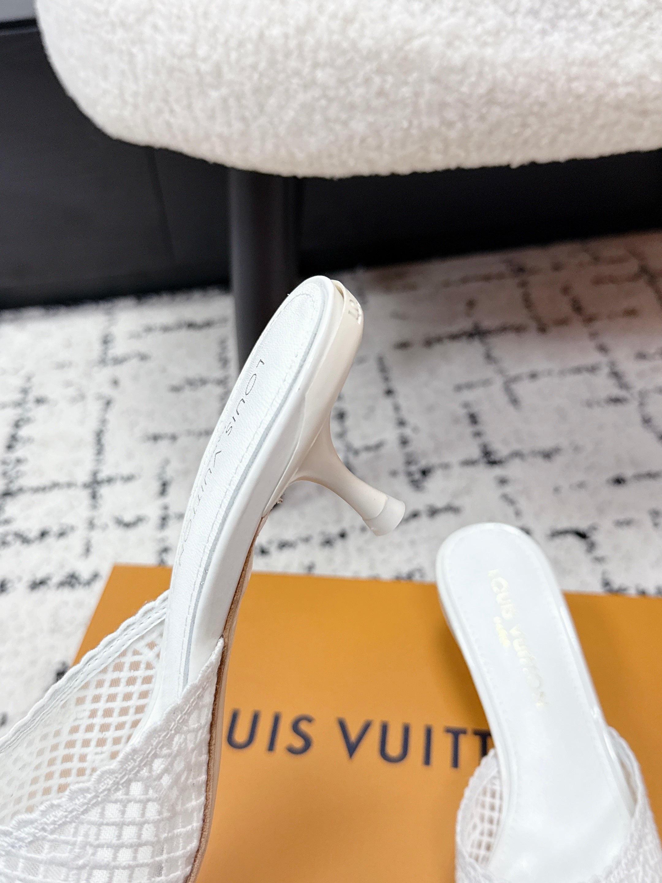 LV 26S 6 AM MULE 55MM IN WHITE EMBROIDERED FABRIC