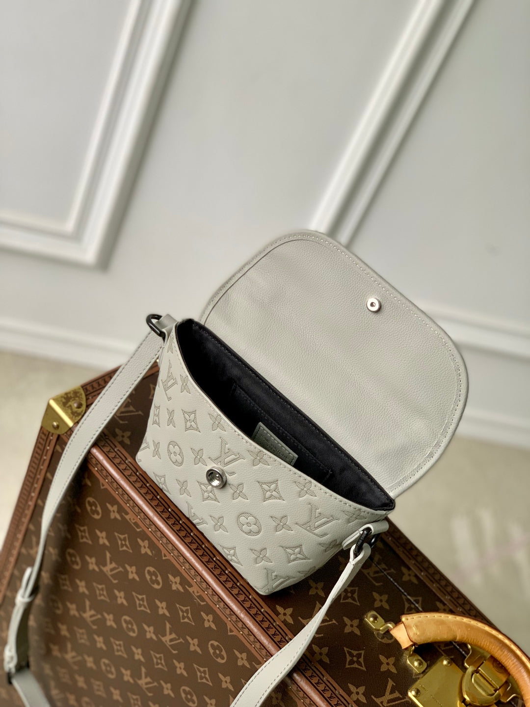 PULSE WEARABLE WALLET 22.5 IN SAND MONOGRAM SHADOW EMBOSSED CALFSKIN