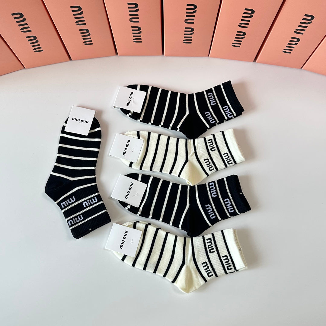 MIUMIU 26S ANKLE SOCKS 417741 (1 BOX)