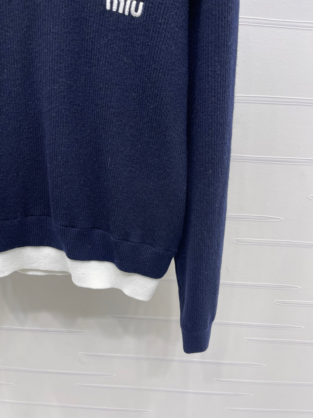 MIUMIU SWEATER STYLE 605