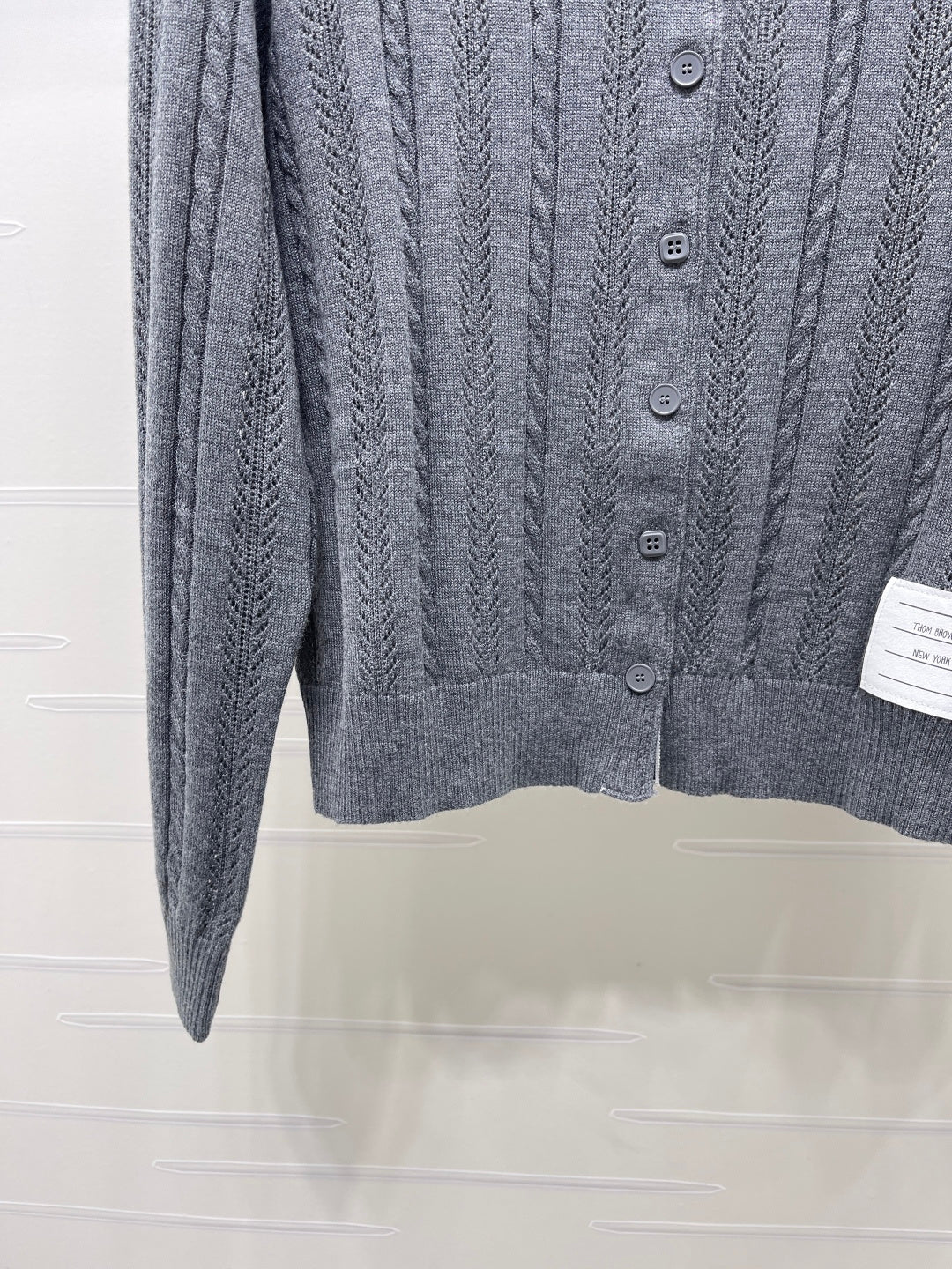 THOM 26S ROUND-NECK KNIT CARDIGAN 302