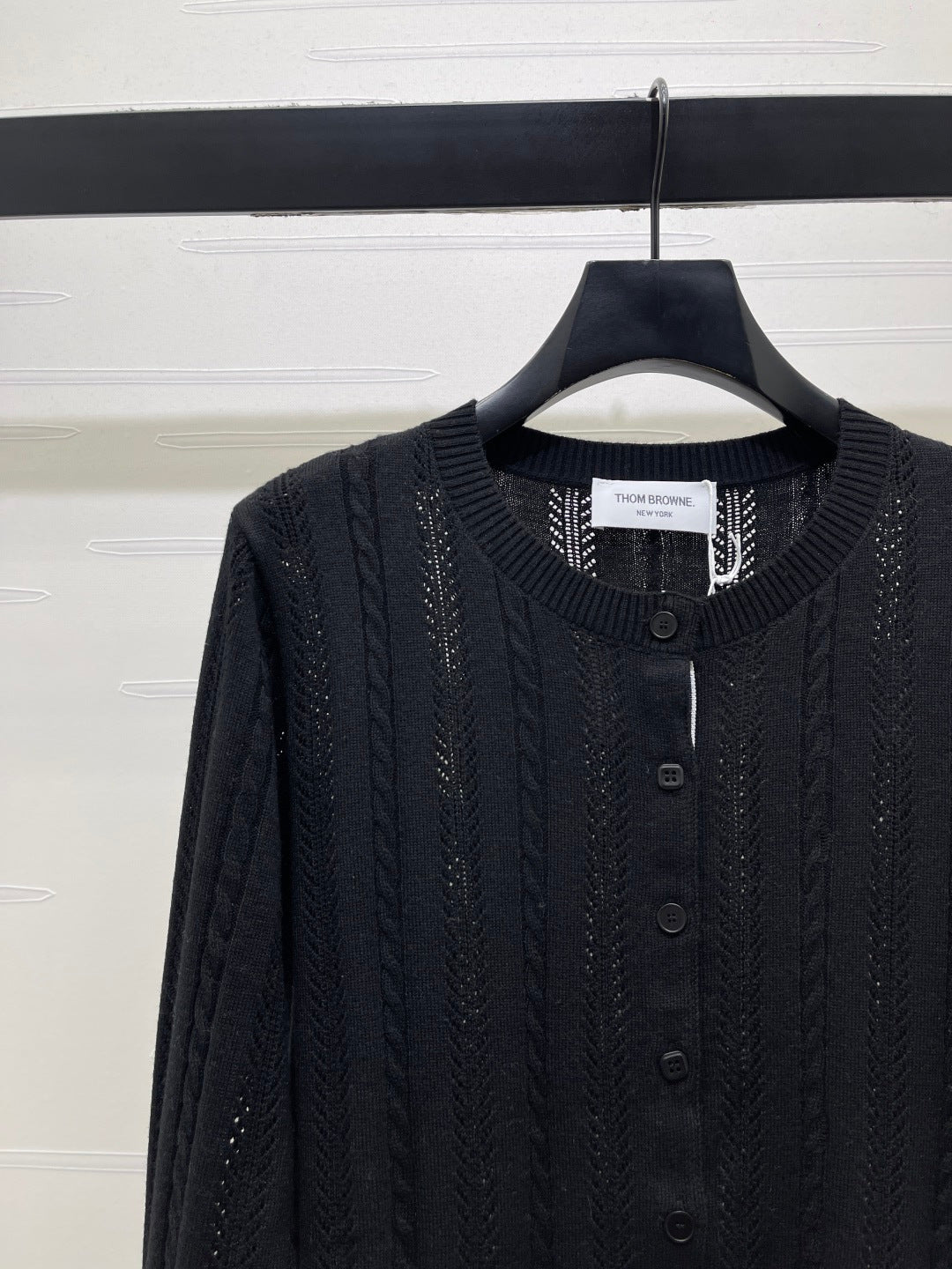 THOM 26S ROUND-NECK KNIT CARDIGAN 301