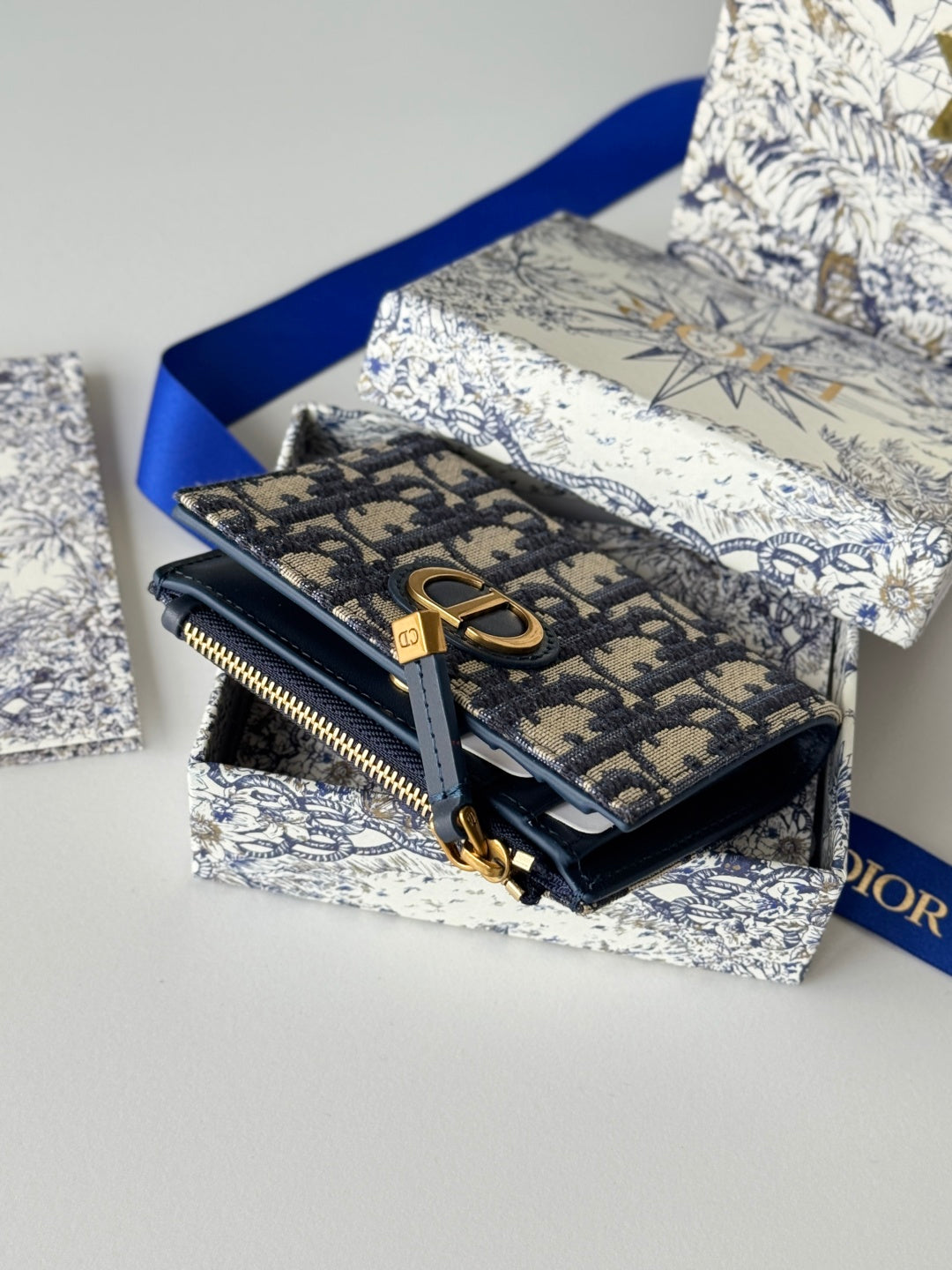 DIOR 25S 30 MONTAIGNE DAHLIA WALLET 11 IN BLUE DIOR OBLIQUE JACQUARD