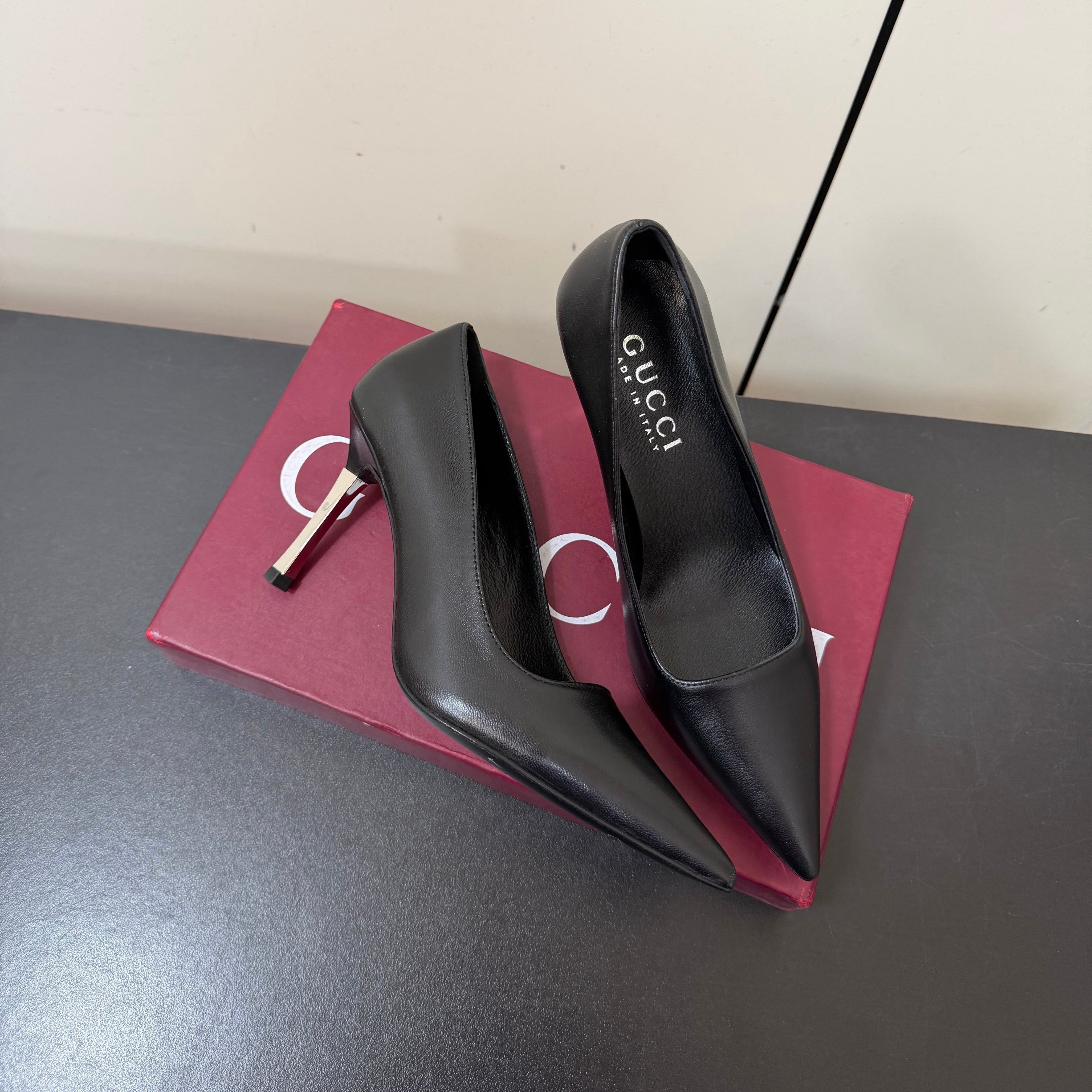 GUCCI 26S POINTED TOE PUMPS 85MM IN BLACK CALFSKIN