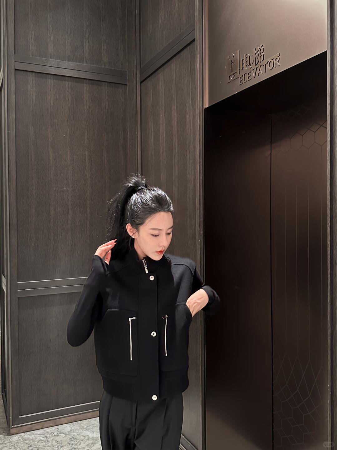 HERMES 25S SLEEVELESS JACKET 121