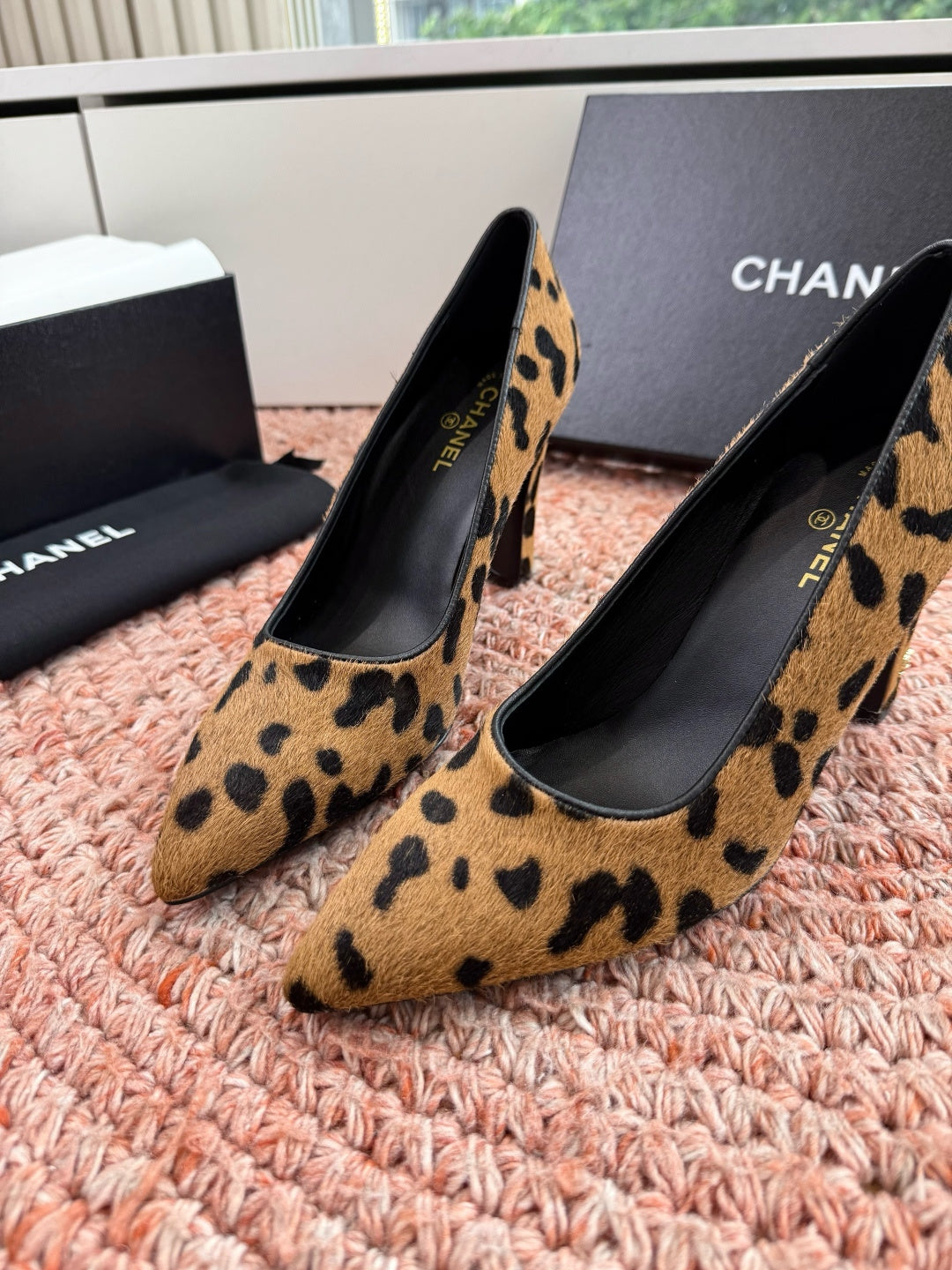 CHANEL 26S HIGH HEELS IN BROWN PONY HAIR WITH LEOPARD-PRINT