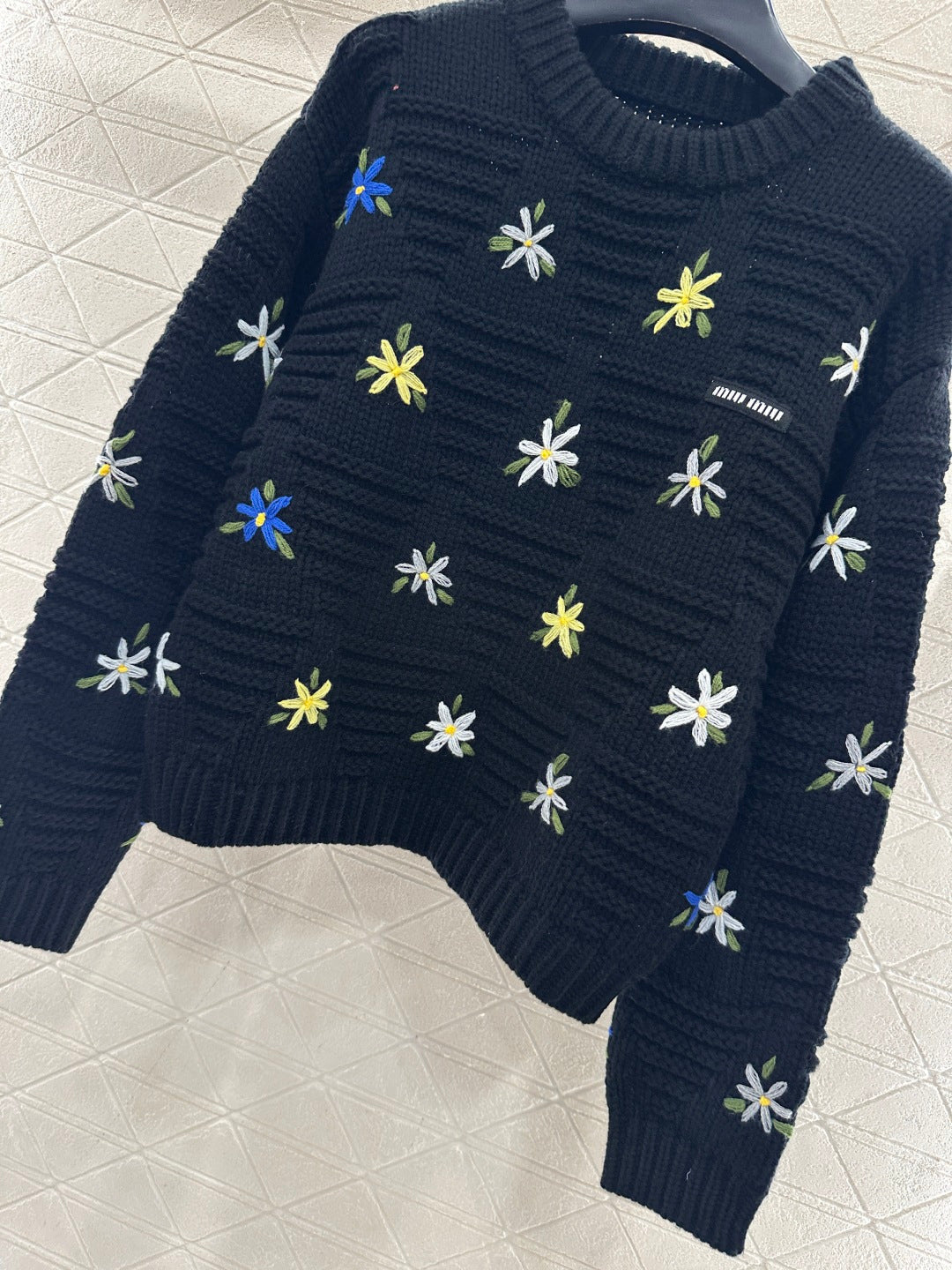 MIUMIU SWEATER STYLE 823