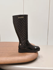 CHANEL 26S KNEE HIGH BOOTS 40MM IN BLACK CALFSKIN PATENT AND QUILTED