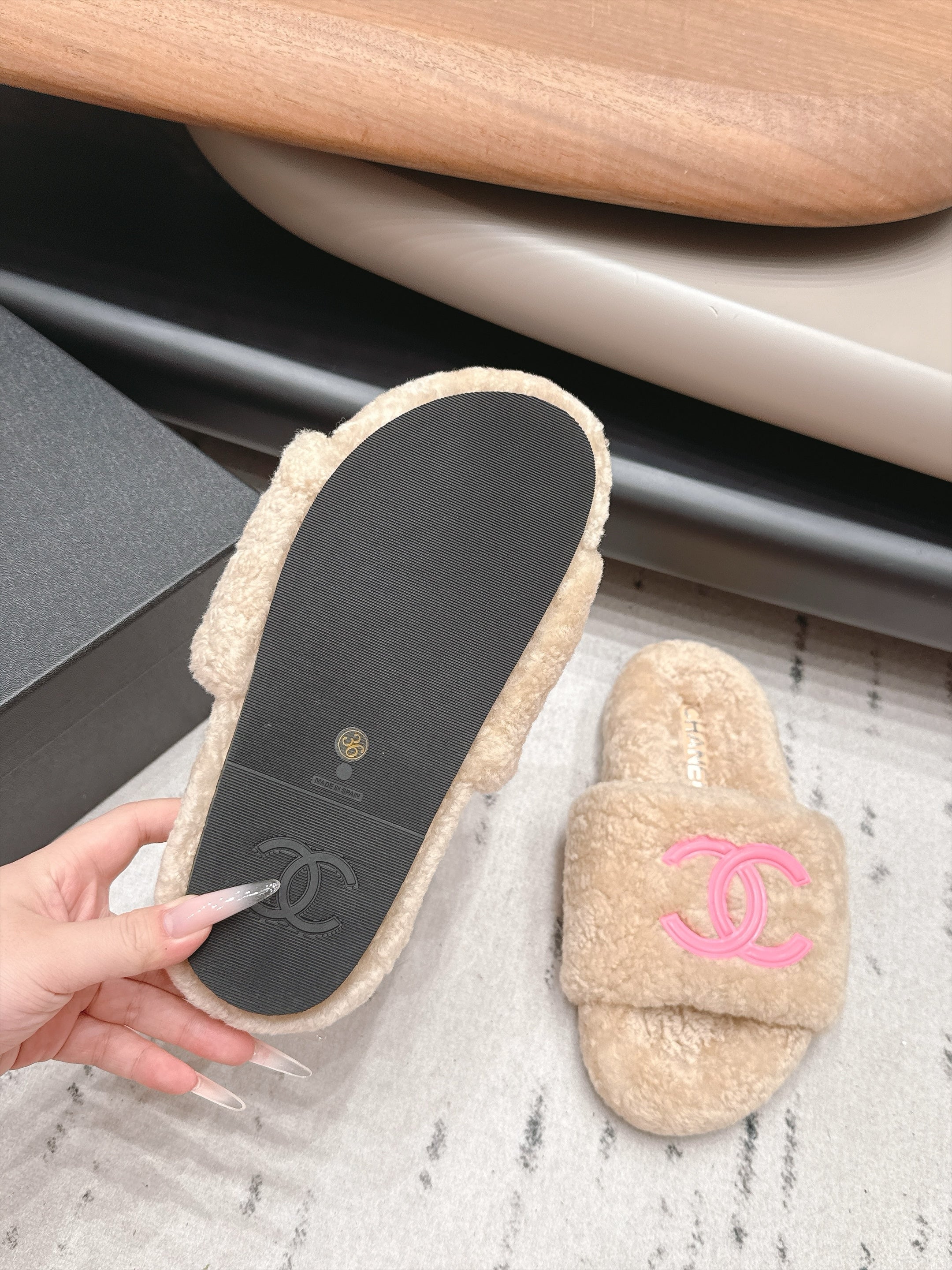 CHANEL 26S SLIDE MULES IN BEIGE SHEARLING AND PINK CC LOGO