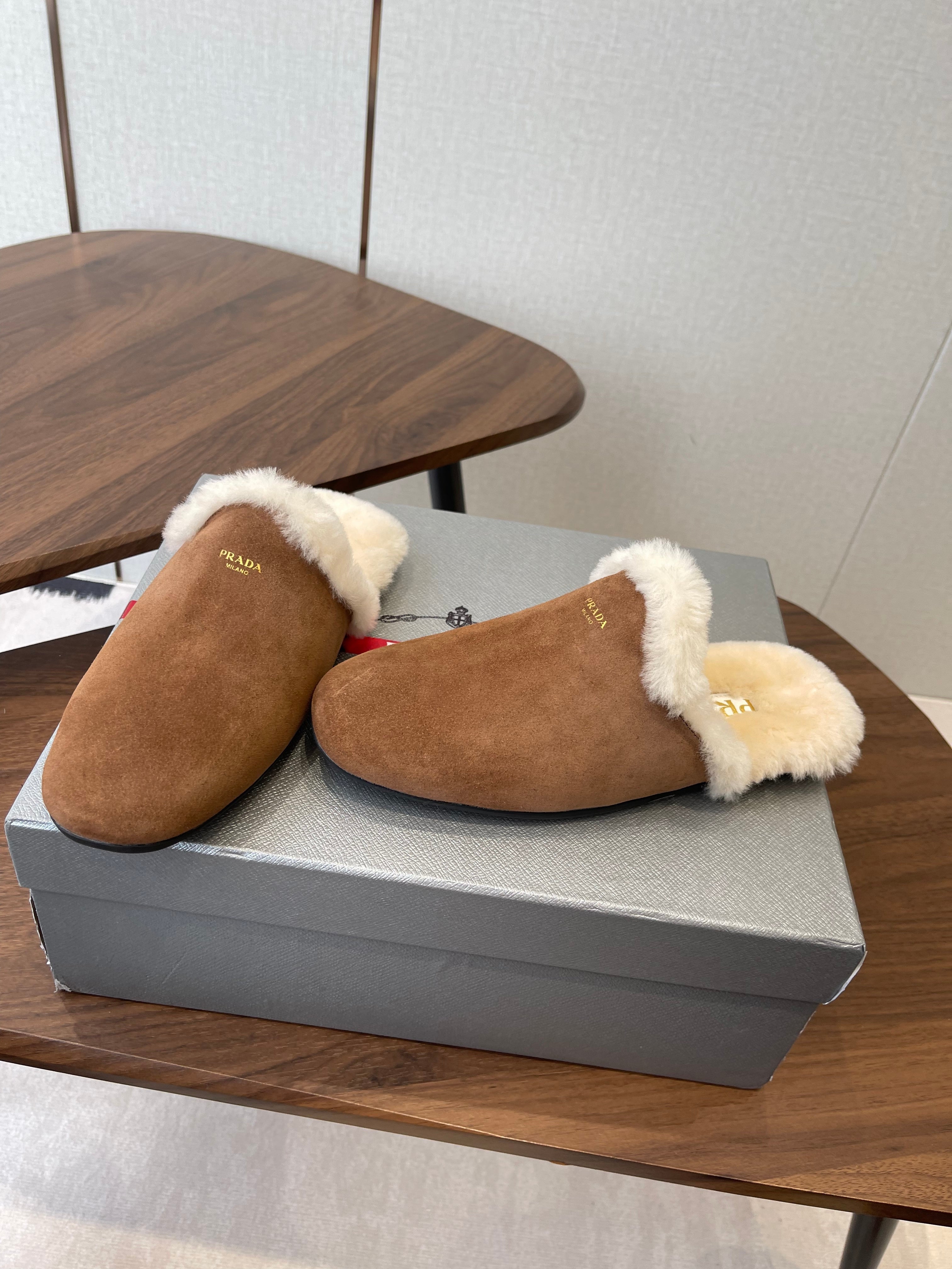 PRADA 25S CLOGS IN BROWN SUEDE FUR-LINED