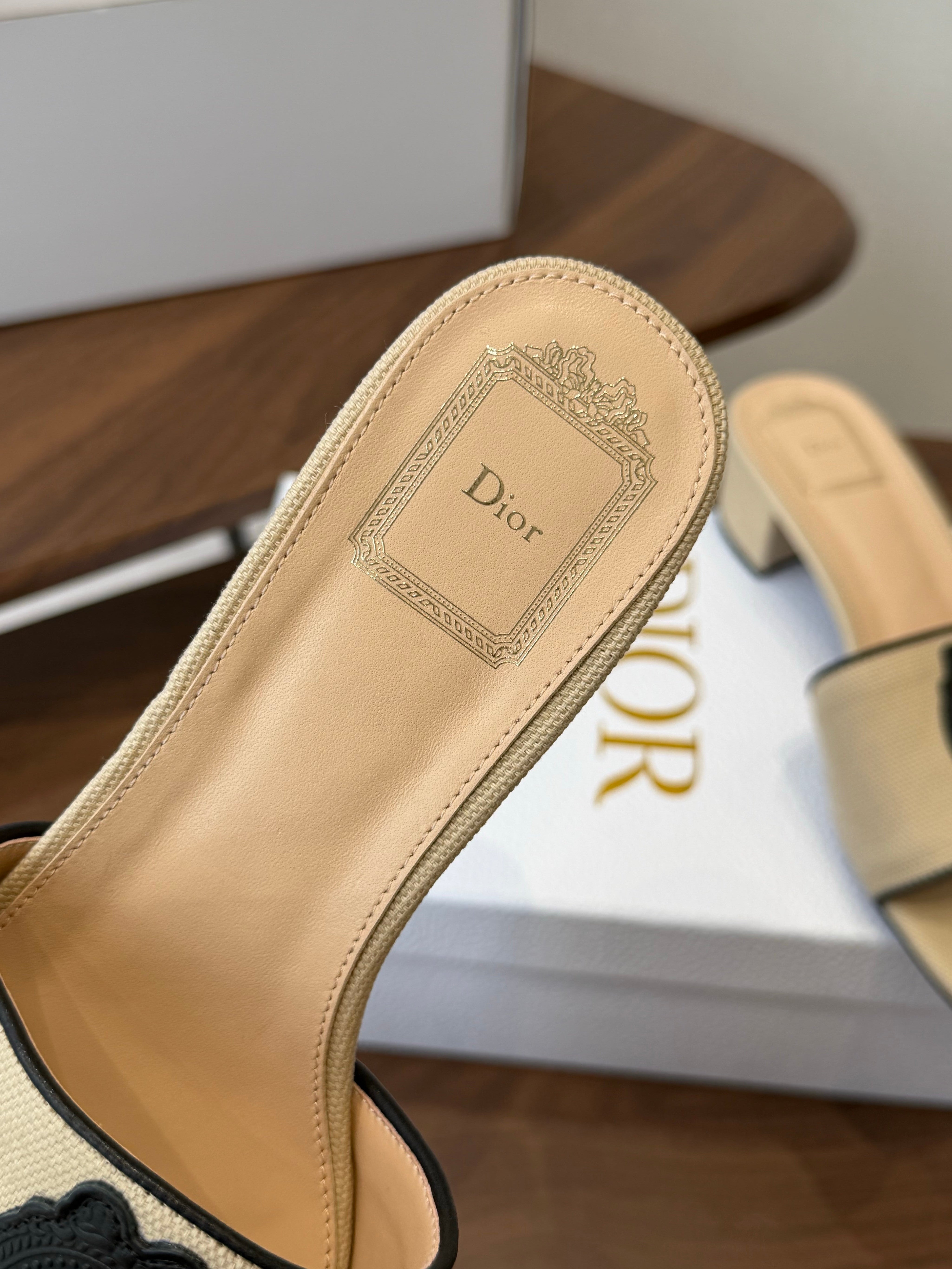 DIOR 26S D-BADGE SLIDE SANDALS IN BEIGE CANVAS AND BLACK CALFSKIN