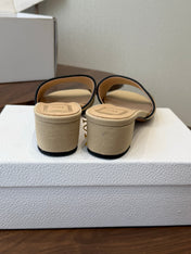 DIOR 26S D-BADGE SLIDE SANDALS IN BEIGE CANVAS AND BLACK CALFSKIN