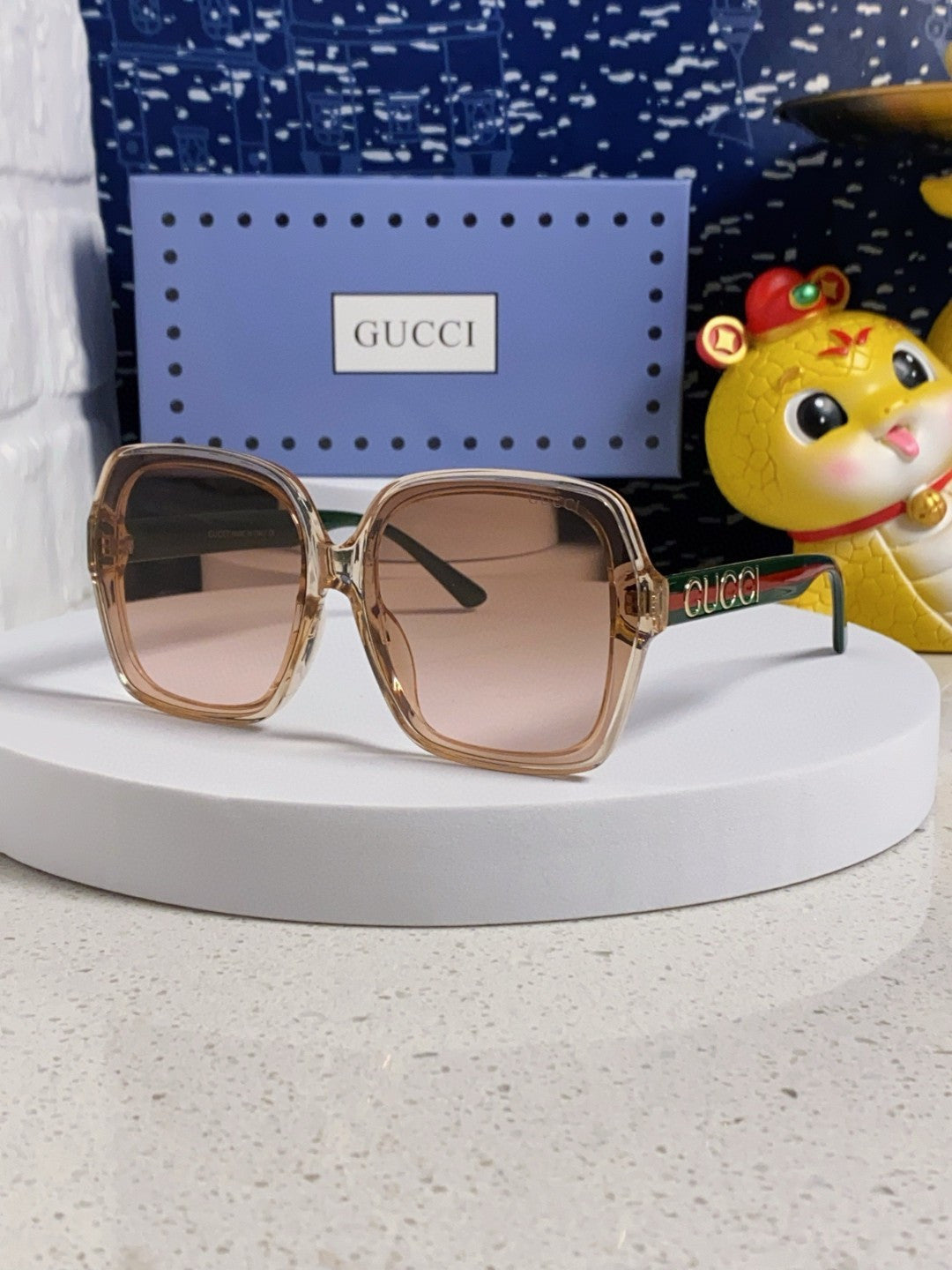 GUCCI 26S SQUARE FRAME IN ACETATE 424619