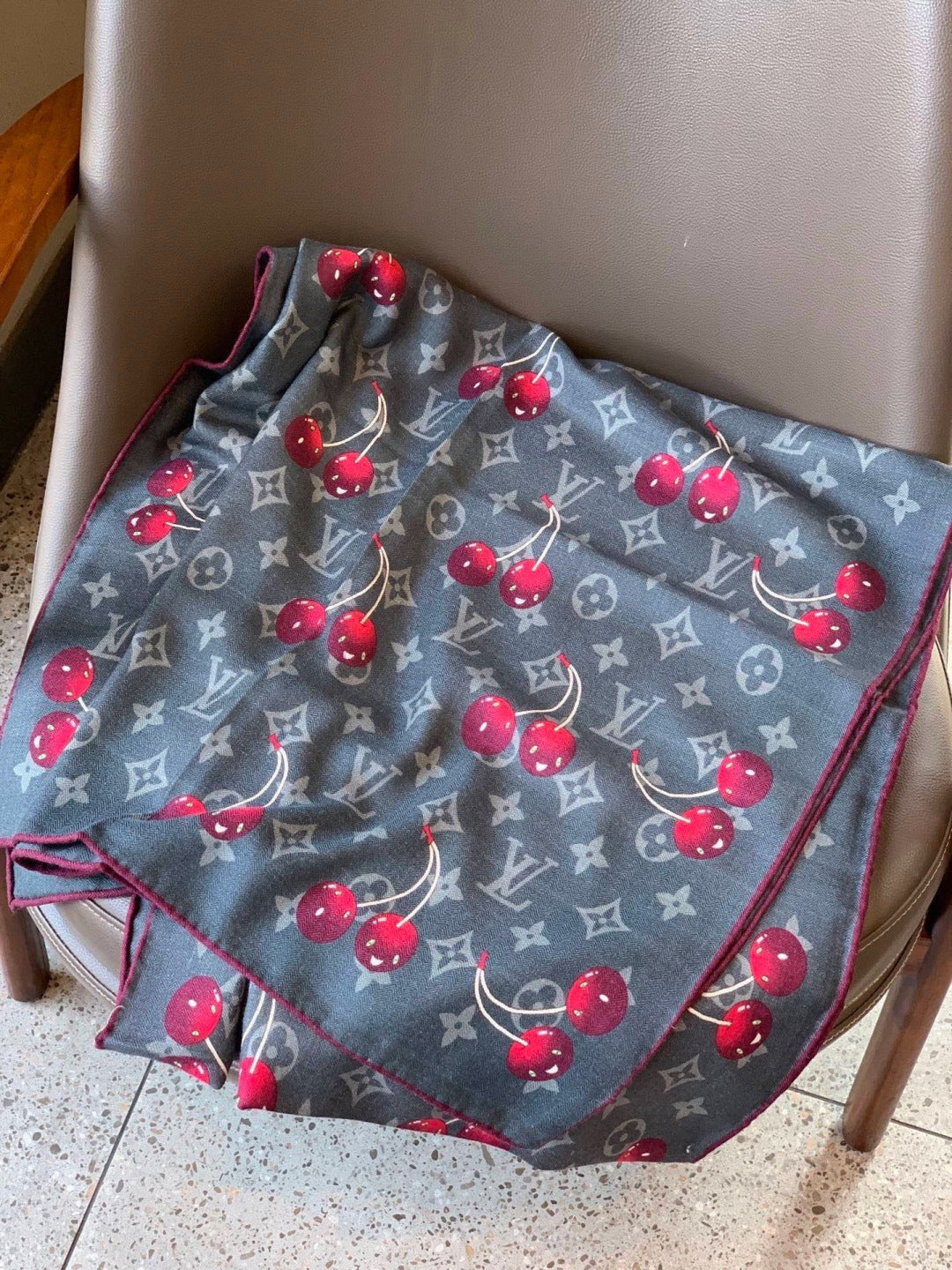 LV 26S SCARF 180 IN CASHMERE AND SILK 315125