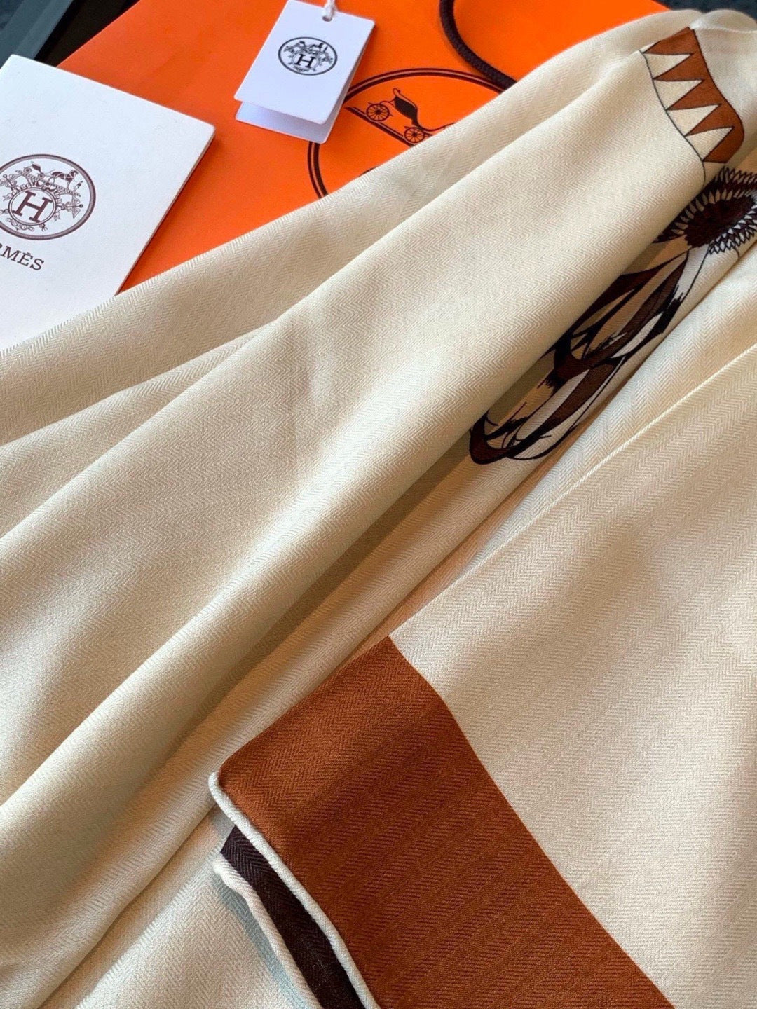 HERMES 26S SCARF 140 IN SILK AND CASHMERE 496036