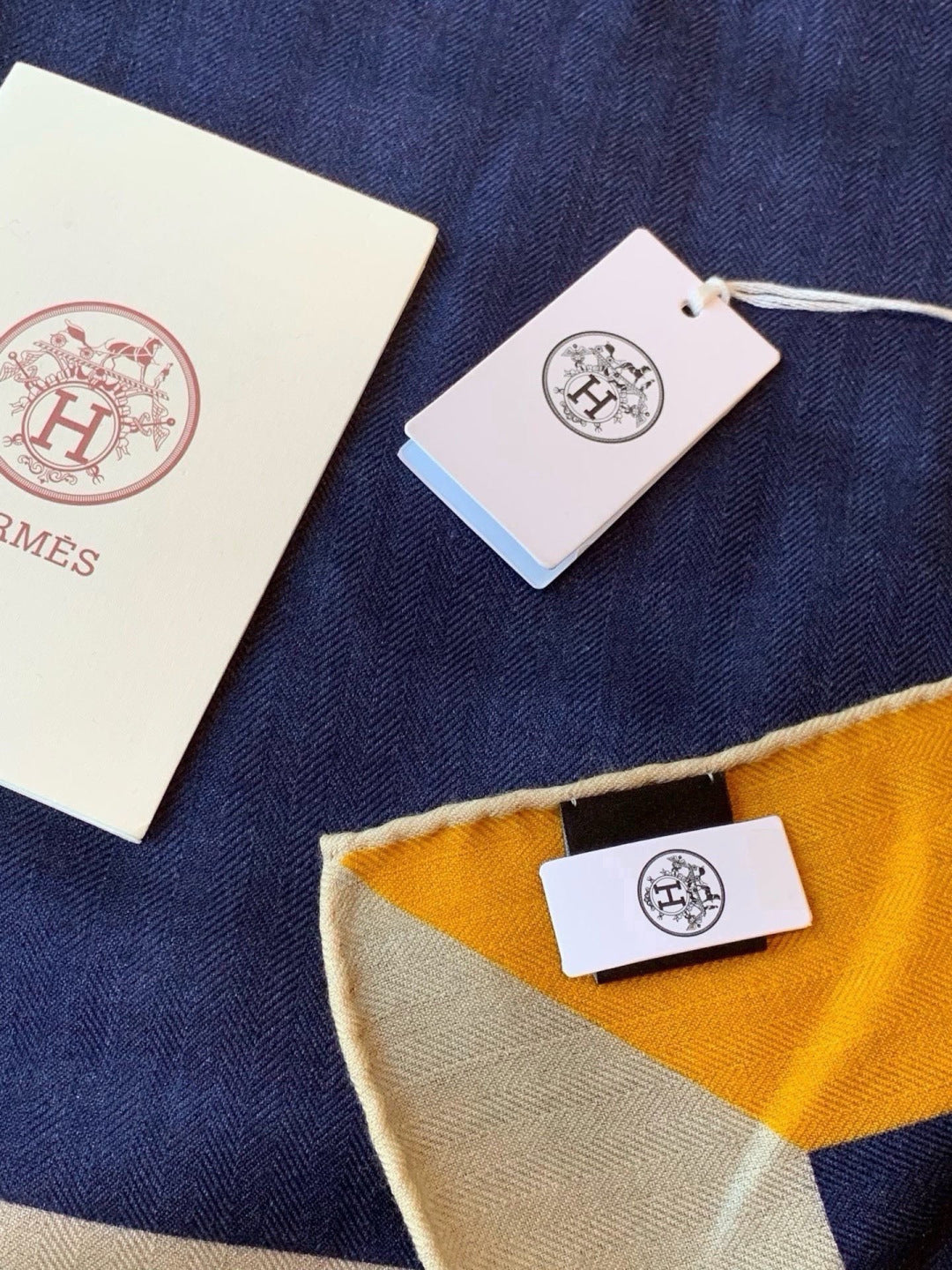 HERMES 26S SCARF 140 IN SILK AND CASHMERE 496038