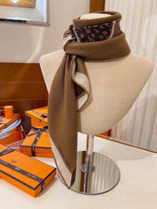 HERMES 26S PATTERNED SCARF 140 IN SILK AND CASHMERE 502347