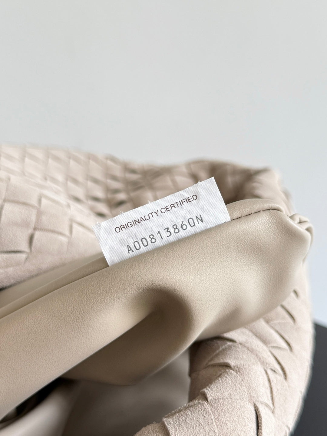 BOTTEGA VENETA 25S HOP BAG 53 IN SOFT TAUPE SUEDE GOLD HARDWARE