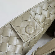 BOTTEGA VENETA 25S MEDIUM ANDIAMO 32 IN OLIVE GREEN CALFSKIN GOLD HARDWARE