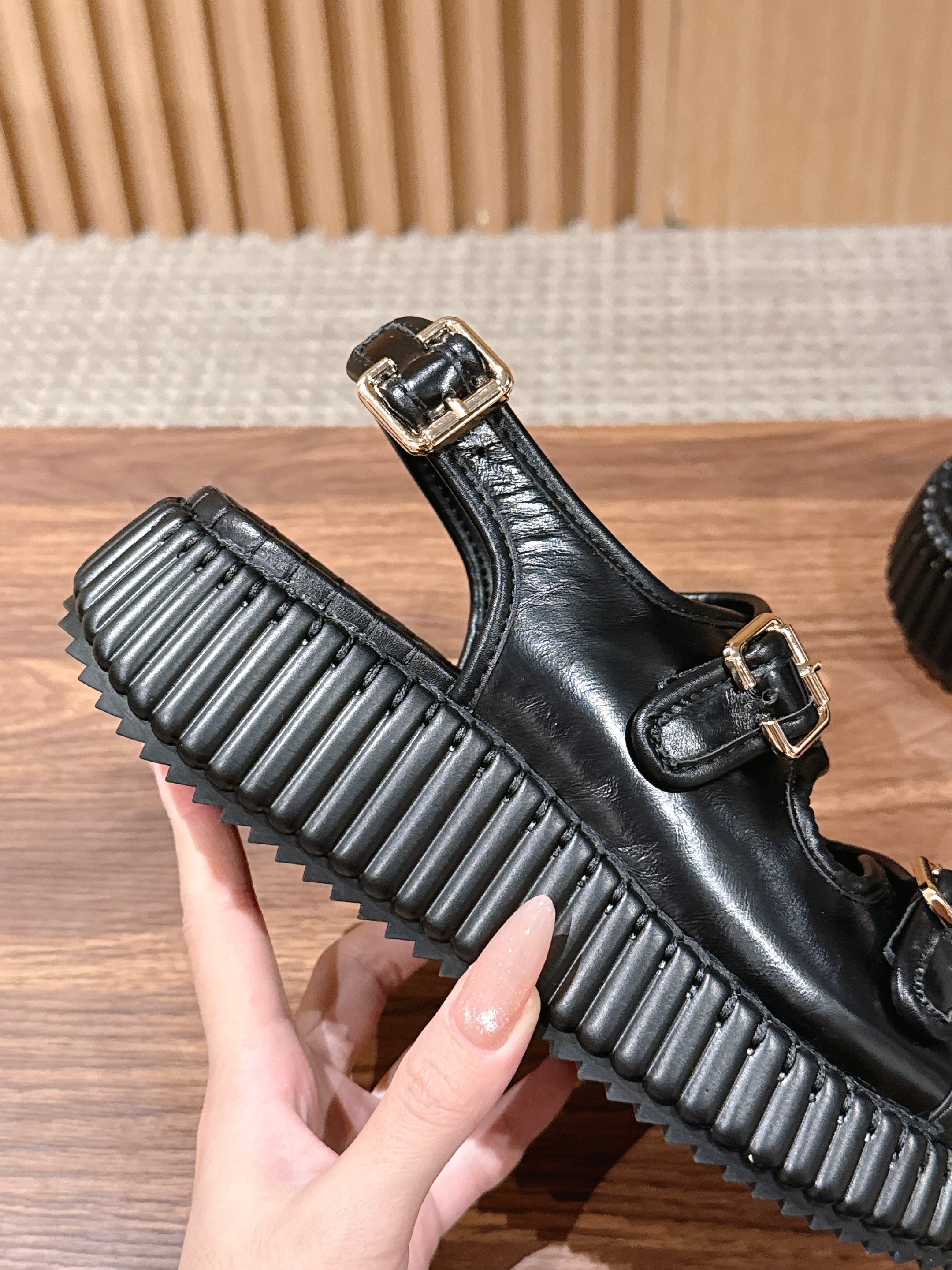 CHLOE 26S PLATFORM SANDALS IN BLACK CALFSKIN