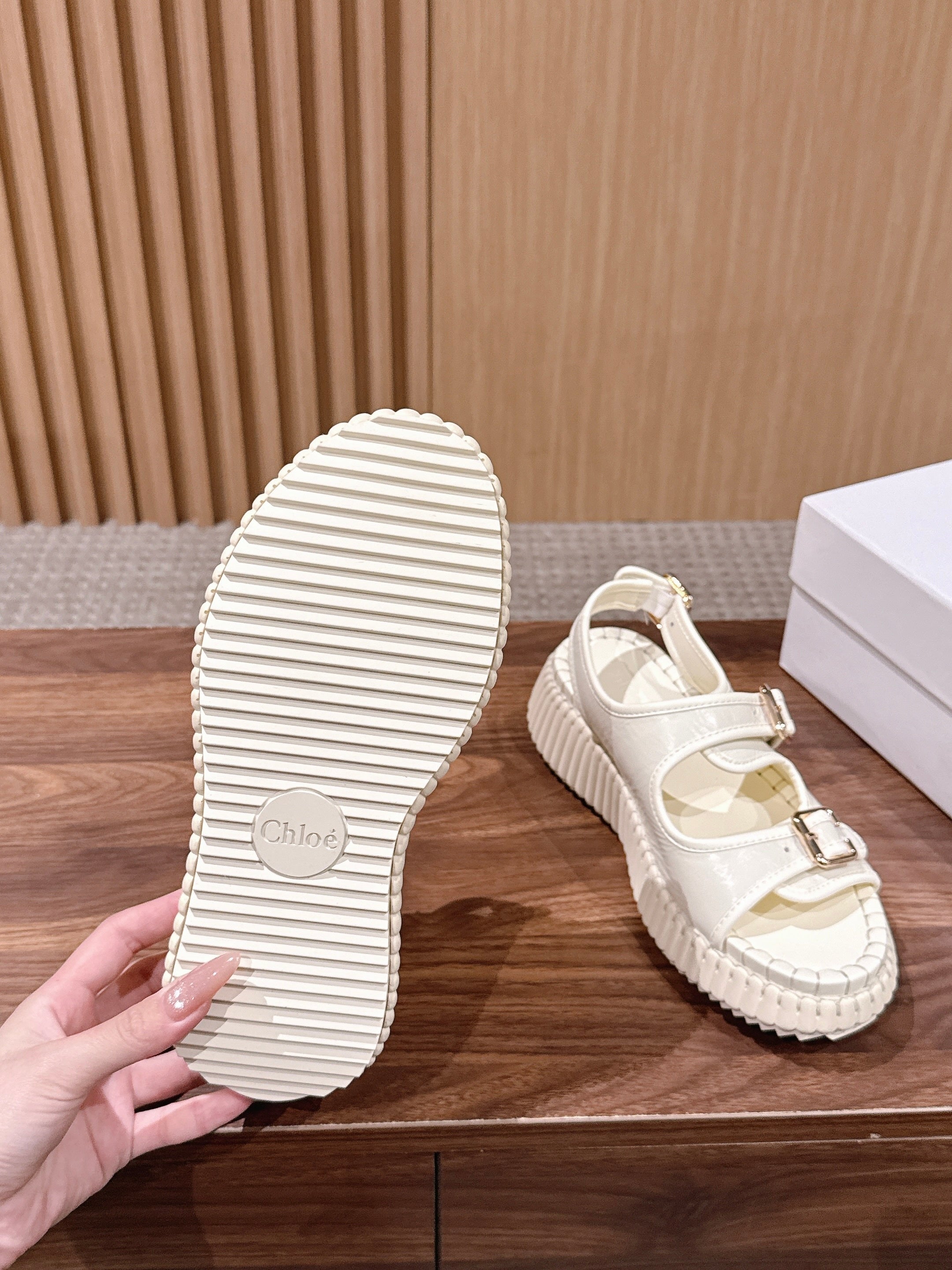 CHLOE 26S PLATFORM SANDALS IN CREAM WHITE CALFSKIN