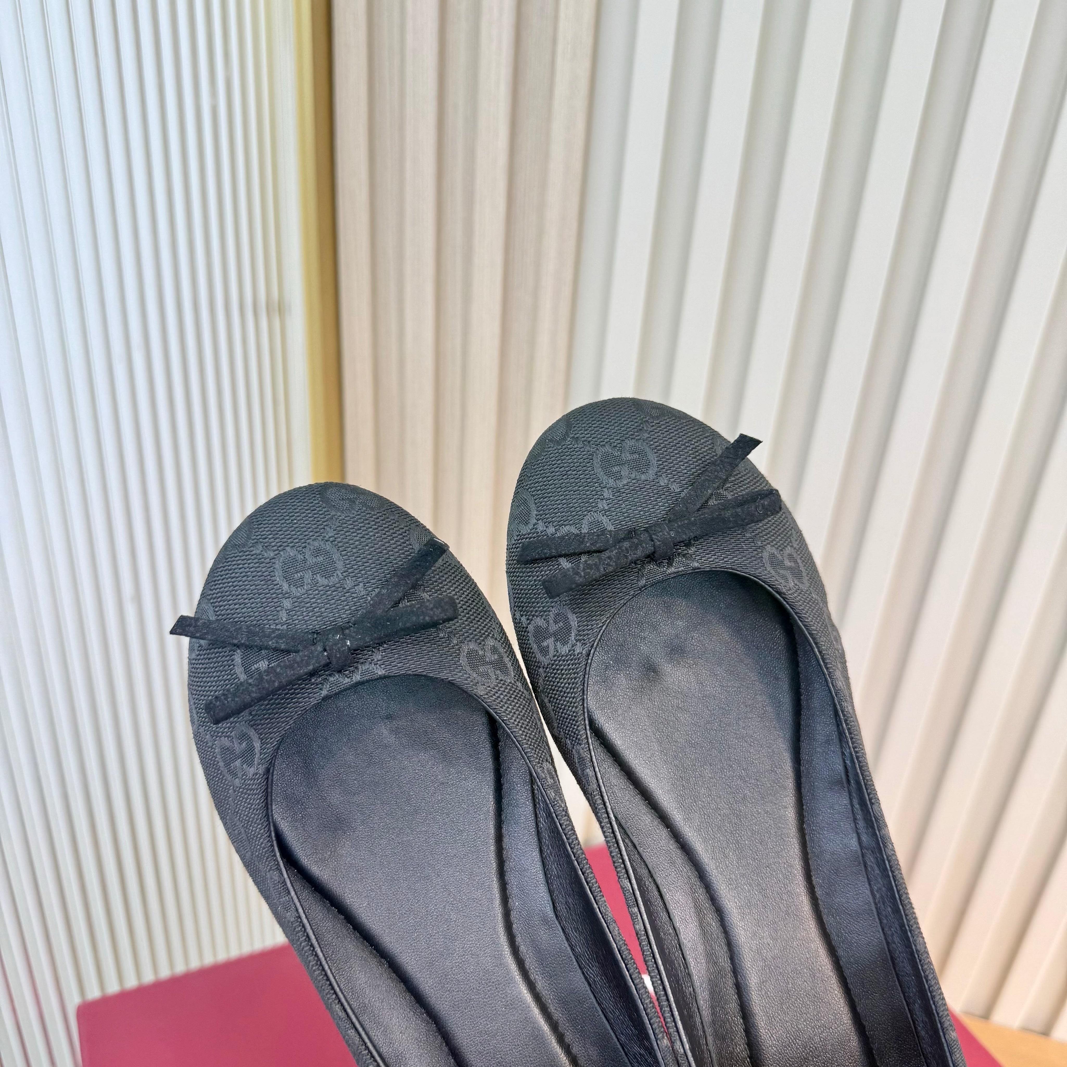 GUCCI 26S BALLET FLATS IN BLACK GG CANVAS