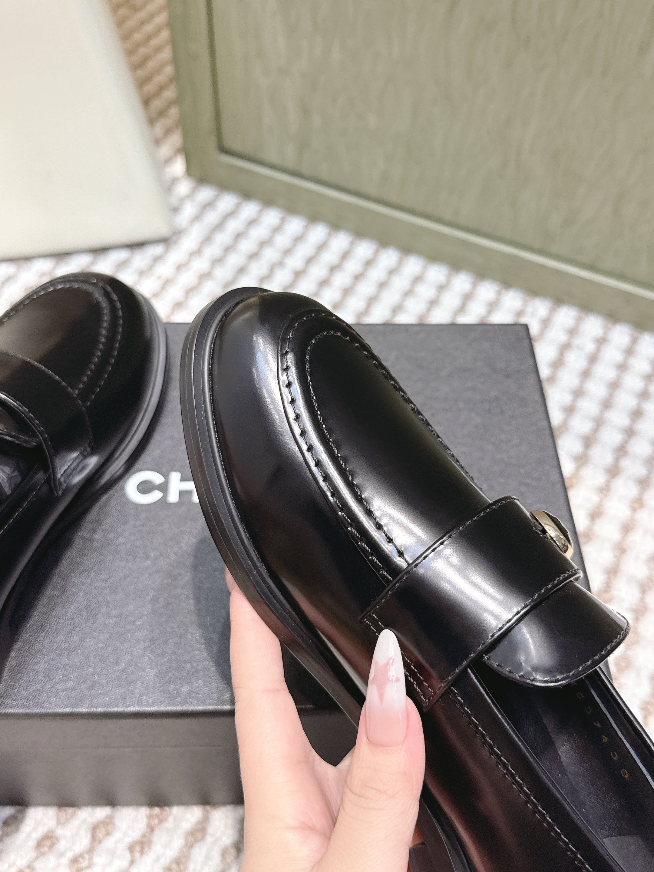 CHANEL 25S GODDESS FLAT LOAFERS IN BLACK GLOSSY CALFSKIN GOLD HARDWARE