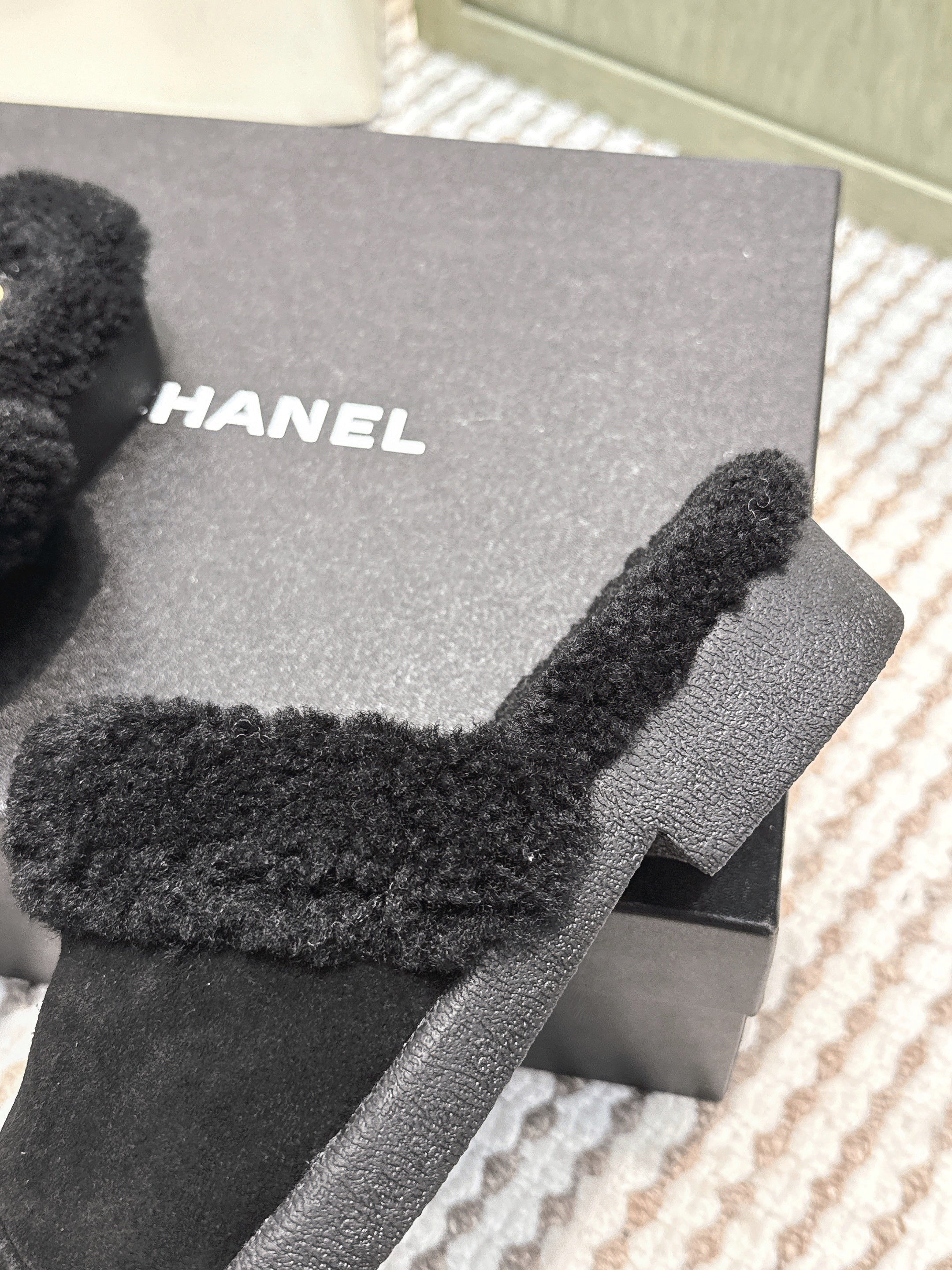 CHANEL 25S INDOOR SLIPPERS IN BLACK SUEDE FUR-LINED