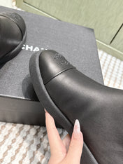 CHANEL 25S CALF-HIGH BOOTS IN BLACK CALFSKIN LINED WITH SHEEPSKIN
