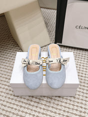 DIOR 26S CLOSED-TOE LOW-HEEL MULE IN LIGHT BLUE SUEDE WITH BOW
