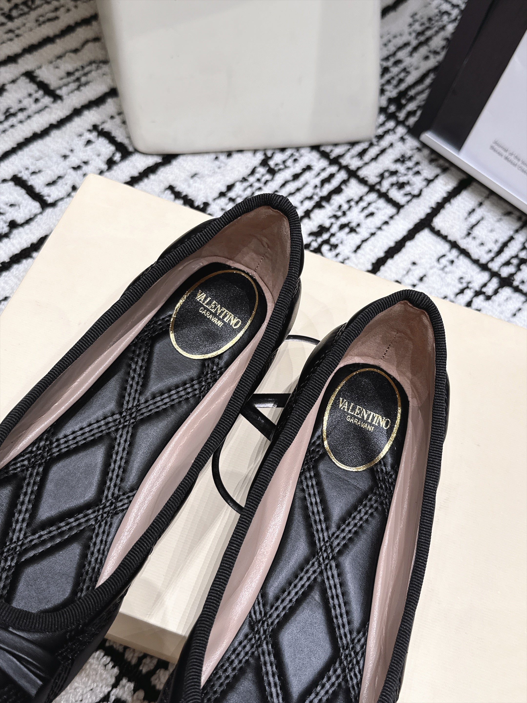 VALENTINO 26S QUILTED BALLET FLATS IN BLACK LAMBSKIN