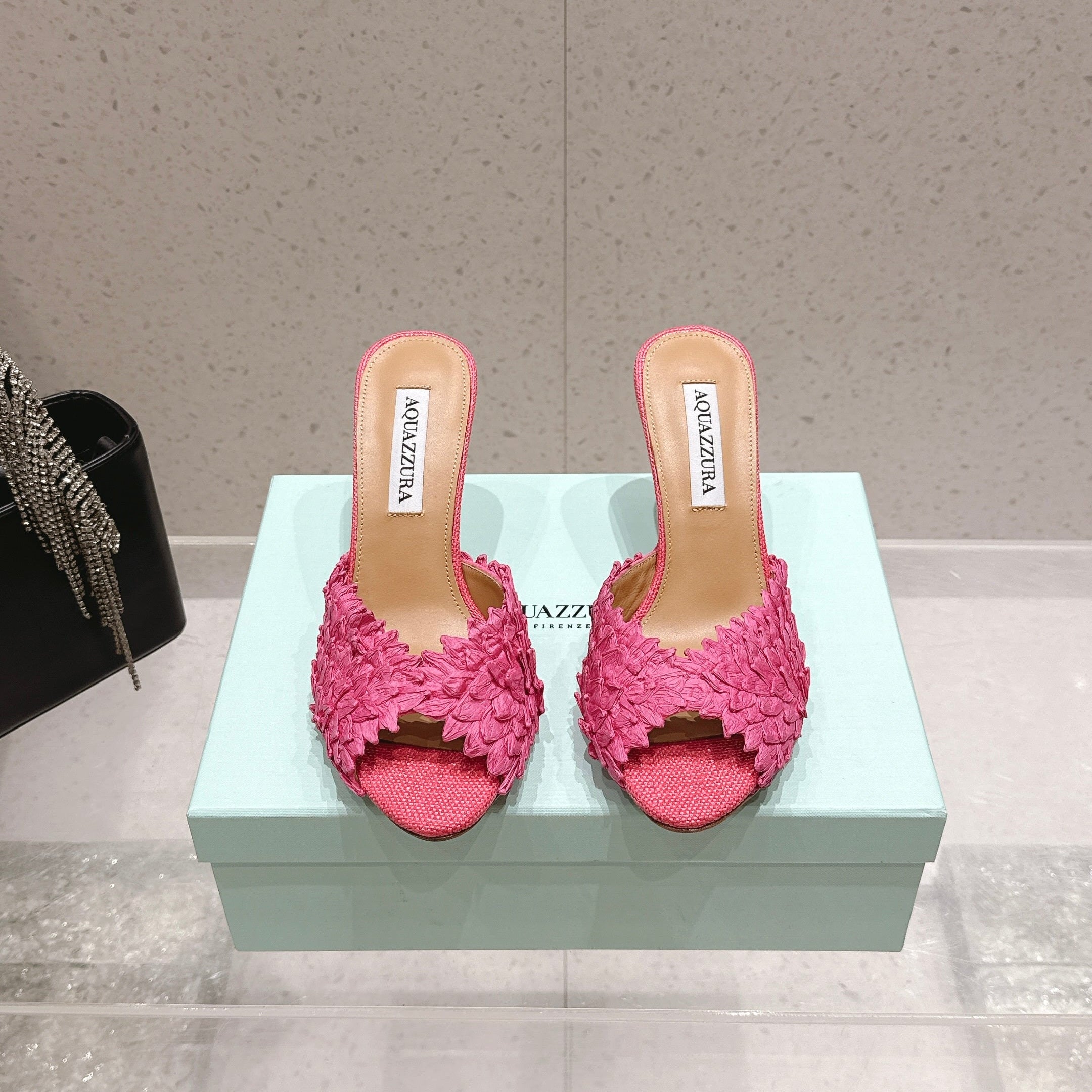 AQUAZZURA 26S HEELED MULES 80 MM IN PINK WOVEN RAFFIA