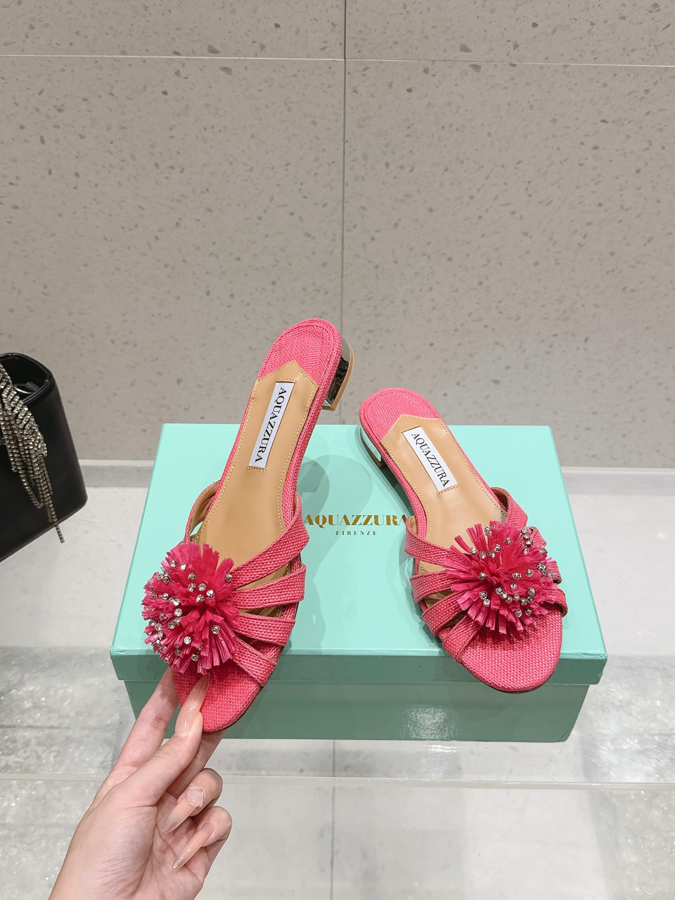 AQUAZZURA 26S SANDALS IN PINK WOVEN RAFFIA