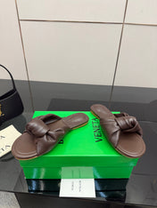 BOTTEGA VENETA 26S SLIDE SANDALS IN BROWN LAMBSKIN