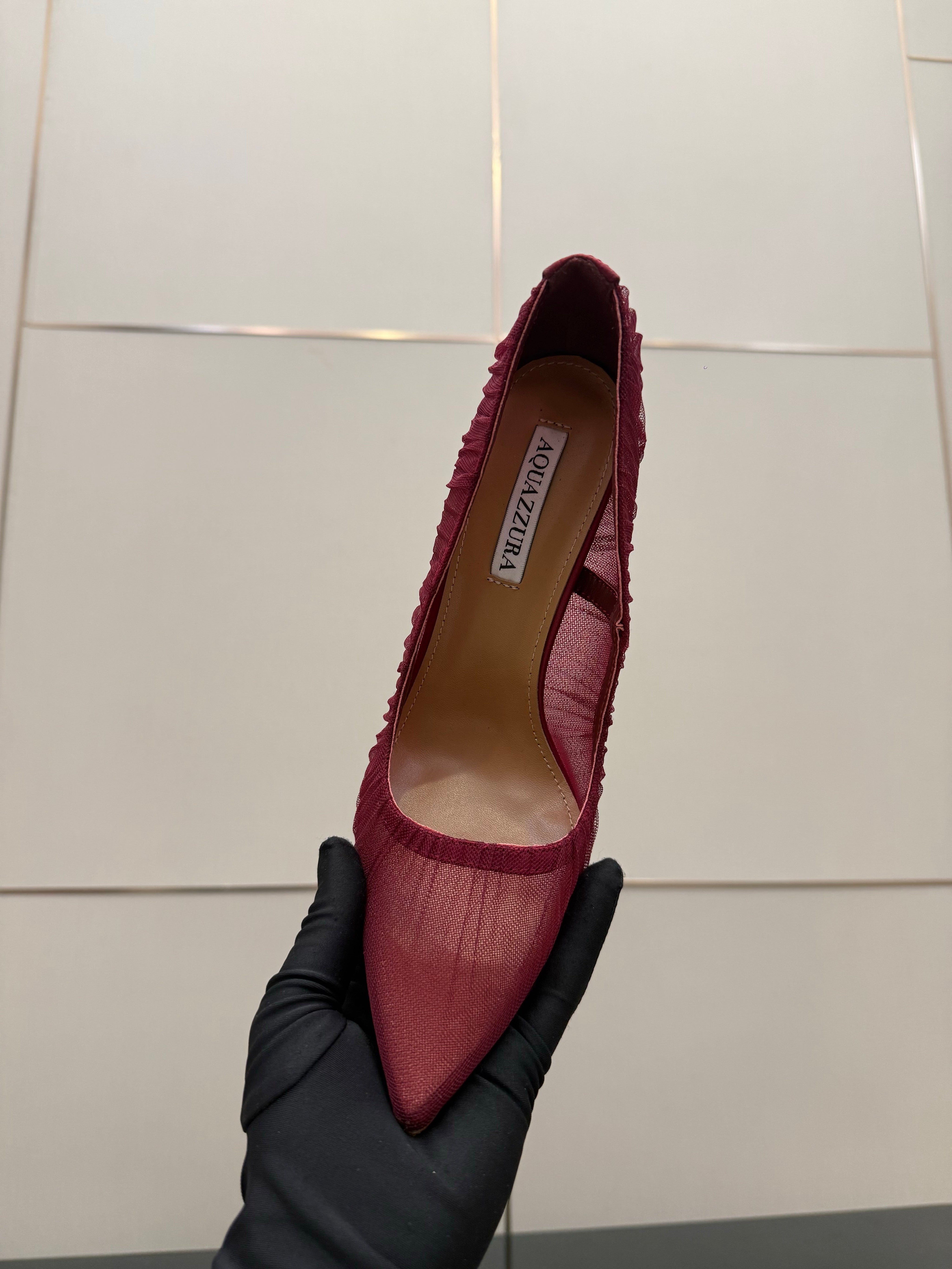 AQUAZZURA 26S OPTIC PUMPS 100 MM IN DARK RED PLEATED MESH & SATIN