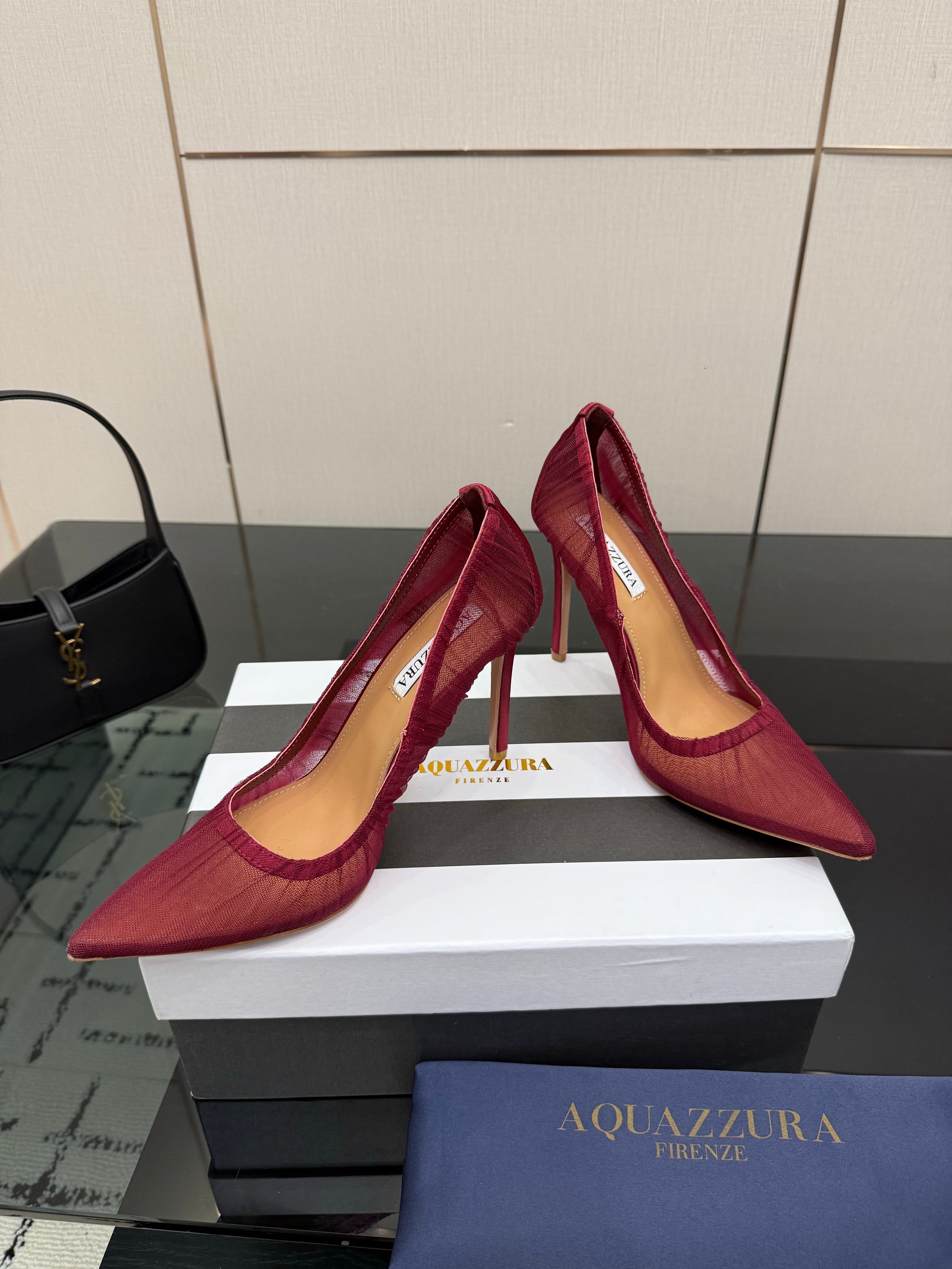 AQUAZZURA 26S OPTIC PUMPS 100 MM IN DARK RED PLEATED MESH & SATIN